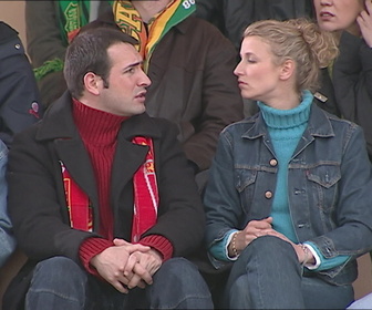 Replay Un gars, une fille - S2E50 - À un match de football
