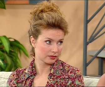 Replay Les filles d'à côté - S04 E01 - Illusion perdue
