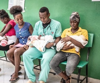 Replay Le premier homme sage-femme en Haïti