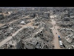 Replay Des Palestiniens morts et blessés emmenés à l'hôpital après une frappe sur Gaza