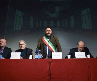 Replay Dans l'Italie post-fasciste de Meloni - Le maire, Mussolini et le musée