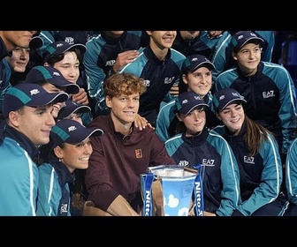 Replay Jannik Sinner bat Carlos Alcaraz et conserve son titre aux Finales ATP