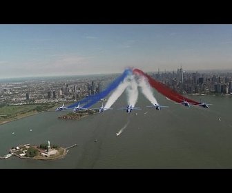 Replay La Patrouille de France survole Manhattan pour célébrer 250 ans d'amitié franco-américaine