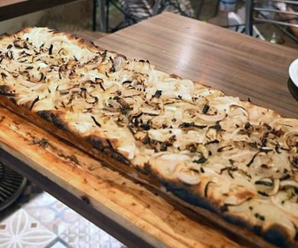 Replay La pizza argentine : la fugazzeta - Voyage en cuisine