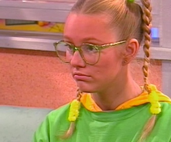 Replay Premiers baisers - S02 E26 - Retour de vacances