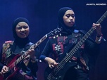 Replay Actuelles - Voice of Baceprot, quand hijab rime avec heavy metal en Indonésie