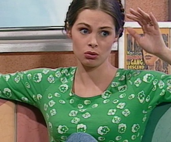 Replay Premiers baisers - S04 E02 - Une journée comme les autres