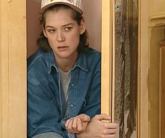 Replay Hélène et les garçons - S04 E11 - Introuvable