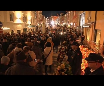 Replay Des milliers de personnes assistent aux funérailles de l'adolescent tué au couteau à Villach