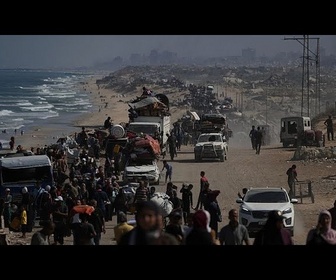 Replay Un camion transportant des déplacés touché par une frappe israélienne à Gaza
