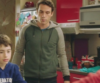 Replay En famille - ABSCENCES JUSTIFIEES - BONBON FLAG - URGENCE FAMILIALE