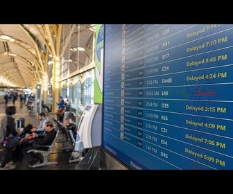 Replay La paralysie de l'administration américaine entraîne d'importants retards et des annulations de vols