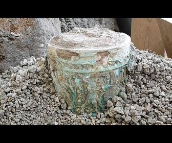 Replay Un vase égyptien retrouvé dans un fast-food antique de Pompéi