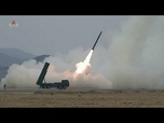 Replay Kim Jong-un supervise un exercice militaire impliquant 12 lance-roquettes de 600 mm