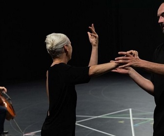 Replay Les suites pour violoncelle - De Keersmaeker - Dialogue avec Bach