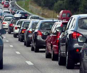 Replay Embouteillages, parkings : dans l'enfer de la route - S1E4 - Episode 4