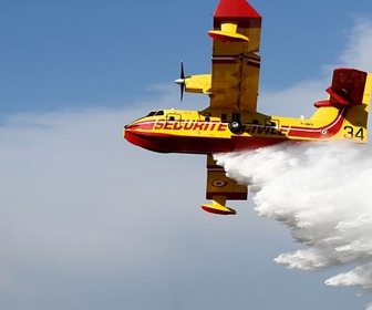Replay 28 minutes - Canadairs en fin de vie : il y a le feu au lac