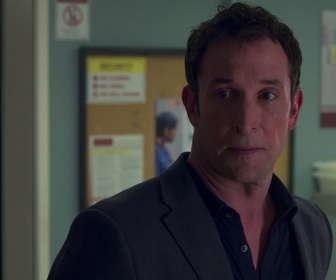 Replay Leverage : Redemption - S01 E13 - Le coup de l'Ouragan