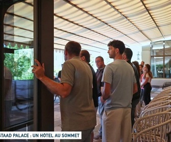 Replay Un jour, un doc week-end - Gstaad Palace : un hôtel au sommet