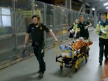 Replay Ambulance, code rouge - S1E9 - Urgences sur tous les plans