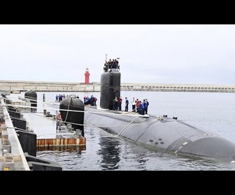 Replay Trump envoie deux sous-marins nucléaires près de la Russie, fustigeant des propos...