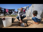 Replay Une famille à Gaza déplacée pour la dixième fois alors que les bombardements continuent