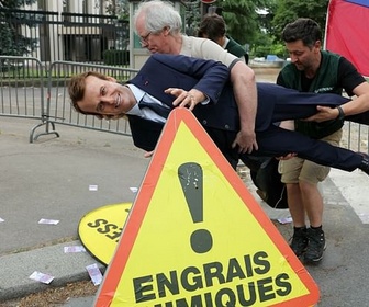 Replay Greenpeace kidnappe un président de la République - Le dessous des images