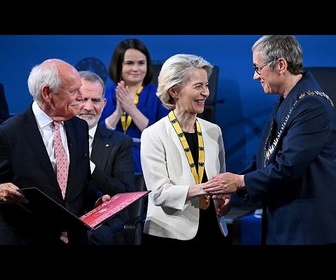 Replay Ursula von der Leyen reçoit le prix Charlemagne et prône la défense de l'Europe