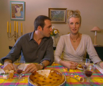 Replay Un gars, une fille - S1E2 - Déjeuner chez la belle-mère (1)