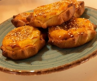 Replay Crète : les kalitsounia - Voyage en cuisine