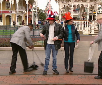 Replay Un gars, une fille - S3E74 - Dans un parc d'attractions