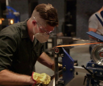 Replay Le meilleur forgeron - S8E1 - Le poing d'Indra