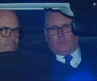 Replay Keir Starmer et l'image maudite de la banquette arrière - Le dessous des images
