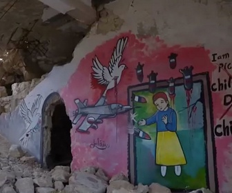 Replay Syrie : peindre les murs des maisons en ruine