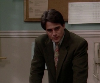 Replay Madame est servie - S07 E19 - Cours d'entomologie selon Mona