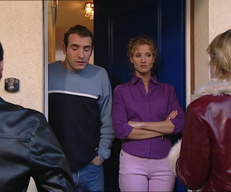 Replay Un gars, une fille - S3E56 - Répondent à la porte (3)