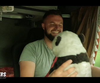 Replay Les routiers : profession chauffeur poids lourd - S2E16 - Vincent et Megane