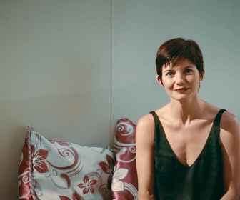 Replay Delphine Chanéac, interprète Lili, la psychologue du lycée