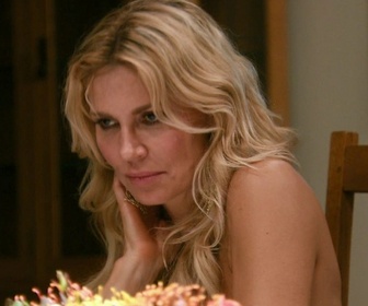 Replay Les real housewives de Beverly Hills - S4 E7 - Sortie à la montagne ensorcelée
