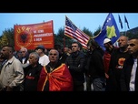 Replay Des gaz lacrymogènes et des canons à eau à Pristina lors d'affrontements entre manifestants et...