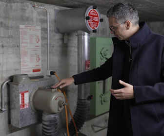 Replay Focus - Tous aux abris! La Suisse remet en service ses bunkers