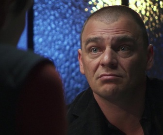 Replay Central nuit - S06 E06 - À corps perdus