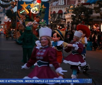 Replay Un jour, un doc - Parc d'attraction : Mickey enfile le costume de Père Noël