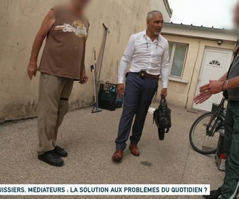 Replay Un jour, un doc - Huissiers, médiateurs : la solution aux problèmes du quotidien ?