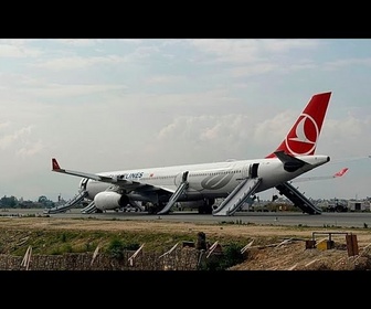 Replay Un avion Turkish Airlines évacué en raison d'un départ de feu lors de son atterrissage à Katmandou