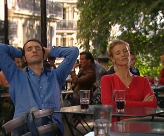 Replay Un gars, une fille - S5E64 - Escale à Paris (2)