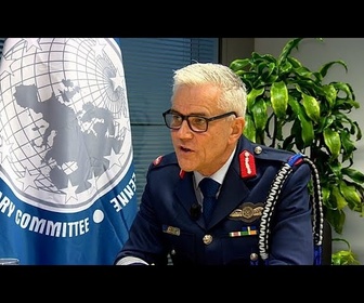 Replay Les survols de drones doit être un signal d'alarme pour l'UE, estime le général Seán Clansy