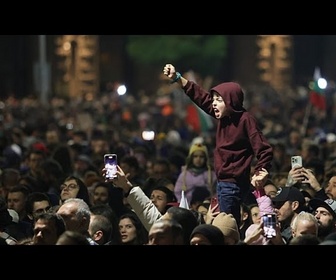 Replay Bulgarie : des milliers de personnes se rassemblent à Sofia, affrontements avec la police
