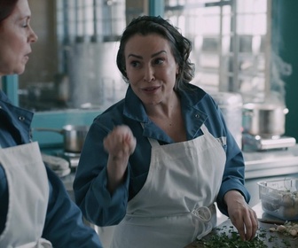 Replay Elsbeth - S02 E20 - Du barreau aux barreaux