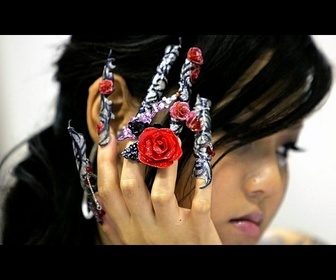Replay Des mondes fantastiques prennent vie sur des ongles au concours de nail art de Londres
